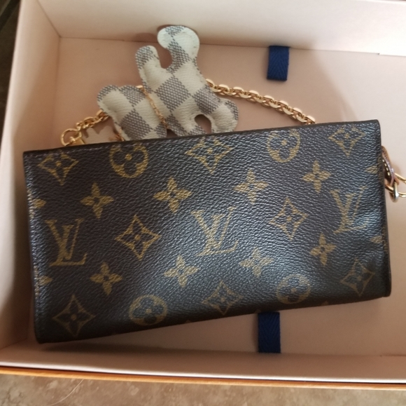 LOUIS VUITTON Classic pouchette Monogram - Picture 13 of 16